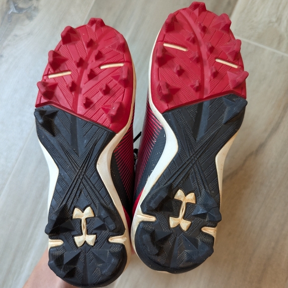 Under Armour Red Boys Baseball Cleats - Picture 2 of 6